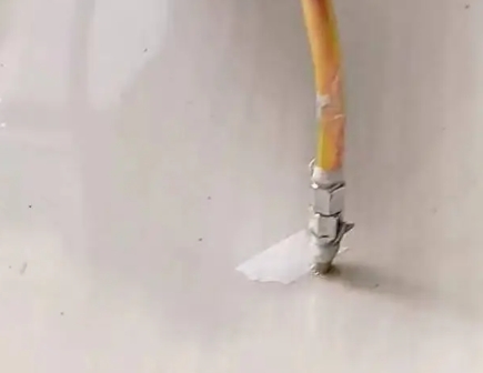 哈密瓷砖空鼓维修公司专业解答在瓷砖铺贴过程中，如果使用的砂料过粗（如全部使用了粗砂），可能会导致以下问题