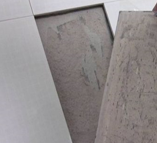 哈密瓷砖空鼓维修公司分享瓷砖铺贴时如果打浆（即涂抹在瓷砖背面和基层上的砂浆或瓷砖胶）过少，会带来以下问题